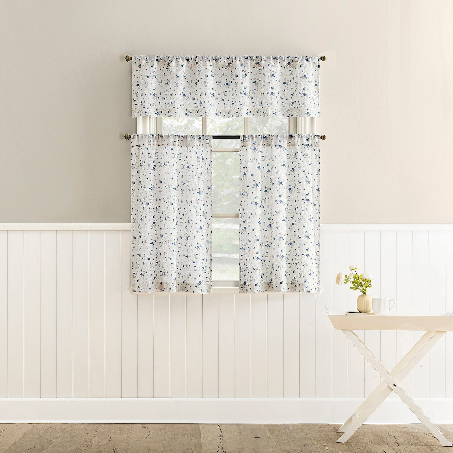 No 918 Mirabelle Ditsy Floral Rod Pocket Tailored Valance