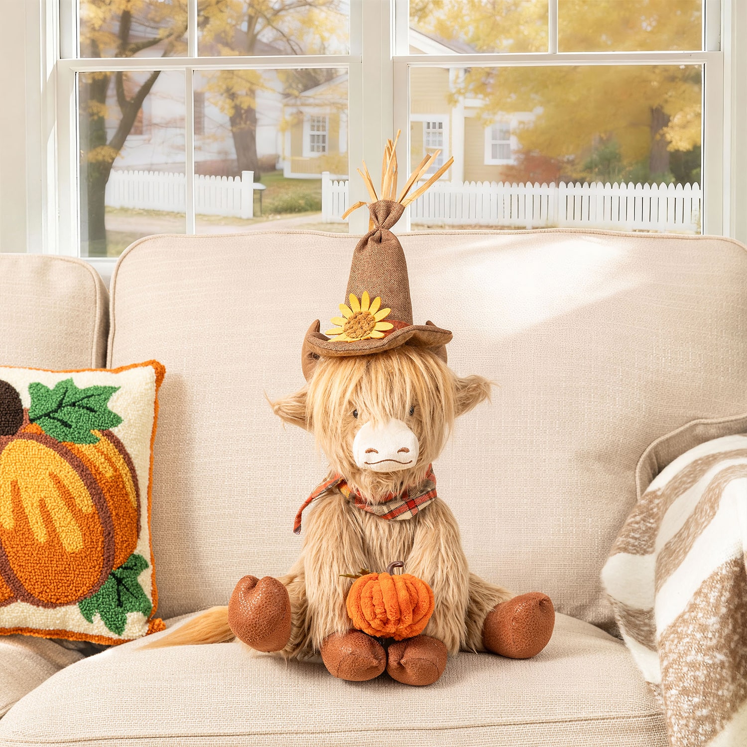 Glitzhome 18" Fabric Highland Cow Thanksgiving Tabletop Decor
