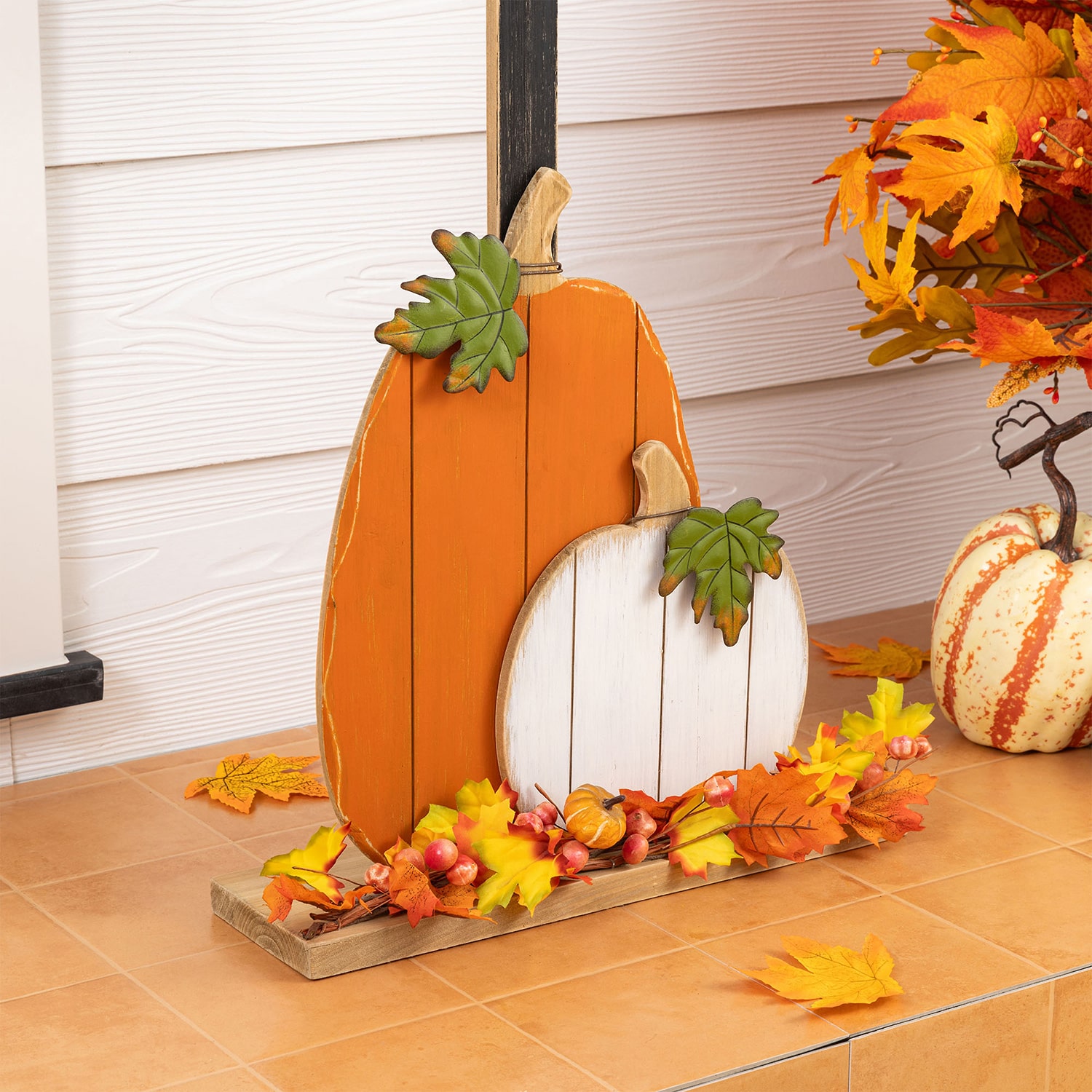 Glitzhome 36" Wooden Pumpkin Lamp Post Porch Sign