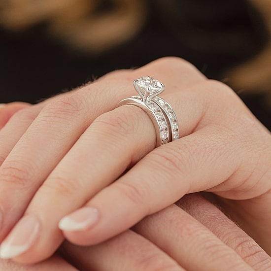 (F / Vs2) Unisex Adult 5 CT. T.W. Lab Grown White Diamond 10K Gold Round Side Stone Bridal Set