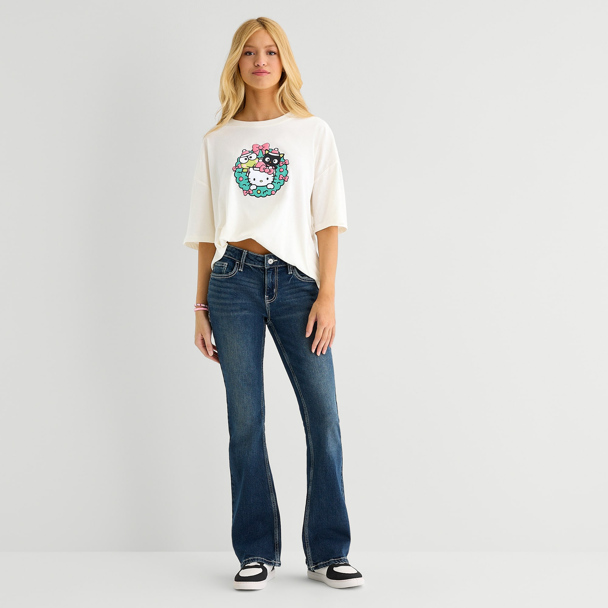 Sanrio Holiday Oversized Tee Womens Juniors Crew Neck Short Sleeve Hello Kitty Graphic T-Shirt