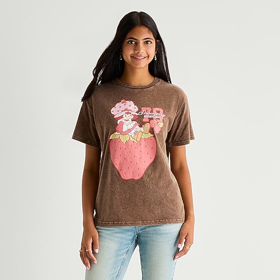Strawberry Shortcake Boyfriend Tee Womens Crew Neck Short Sleeve Loose Fit Strawberry Shortcake Graphic T-Shirt