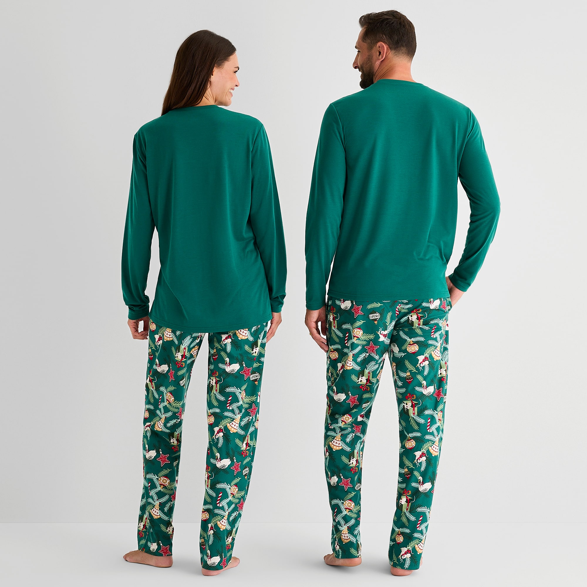 North Pole Trading Co. Unisex Adult Crew Neck Long Sleeve 2-pc. Pajama Set