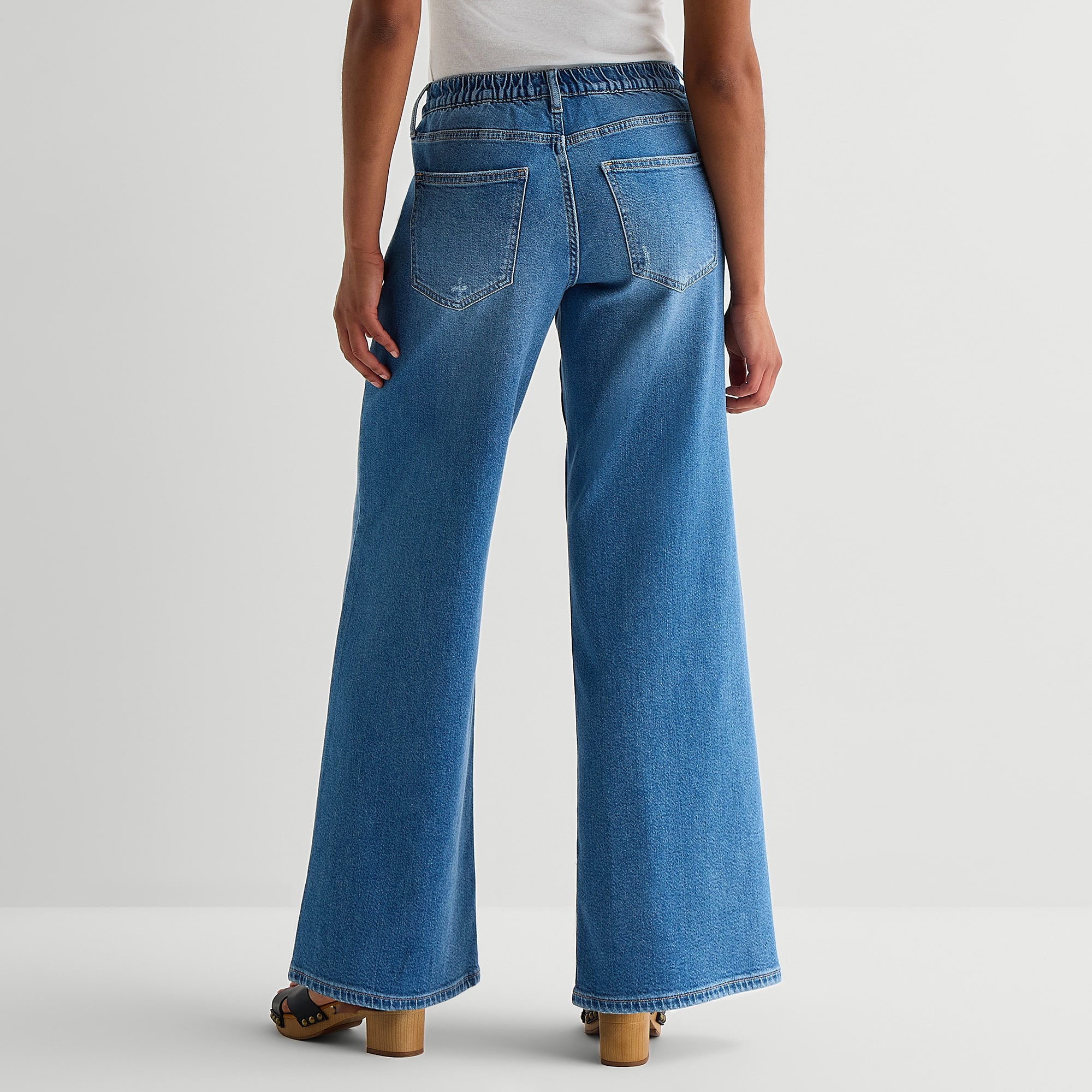 Arizona Curvy Womens Juniors Short Low Rise Fit Jean