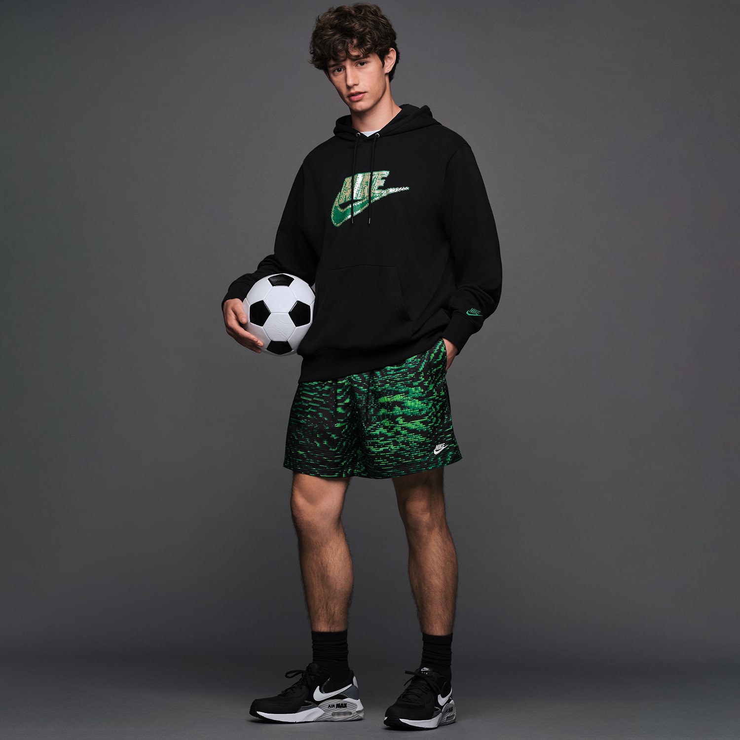 Nike Club Flow Mens 6" Mid Rise Workout Shorts