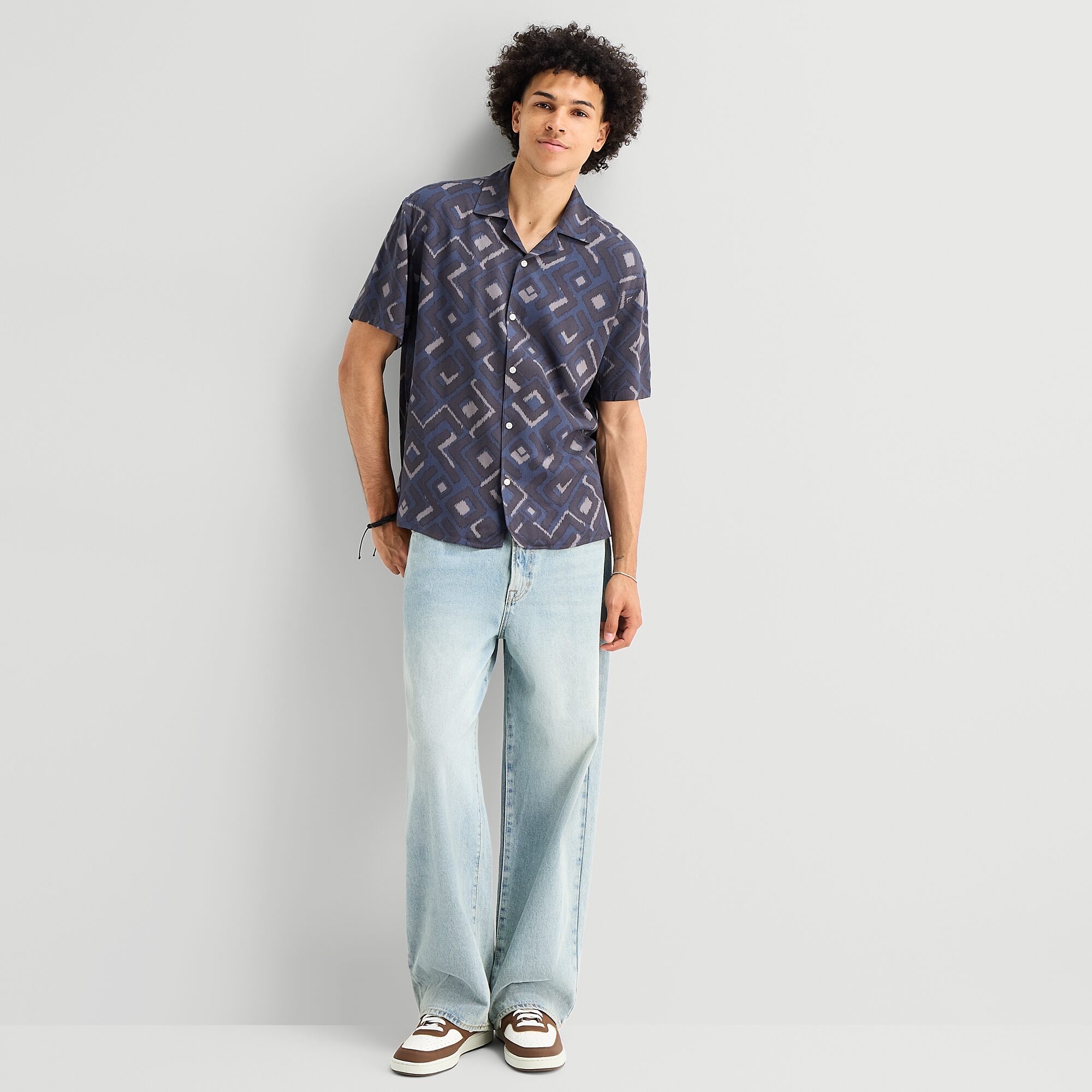 Arizona Mens Short Sleeve Boxy Fit Button-Down Shirt
