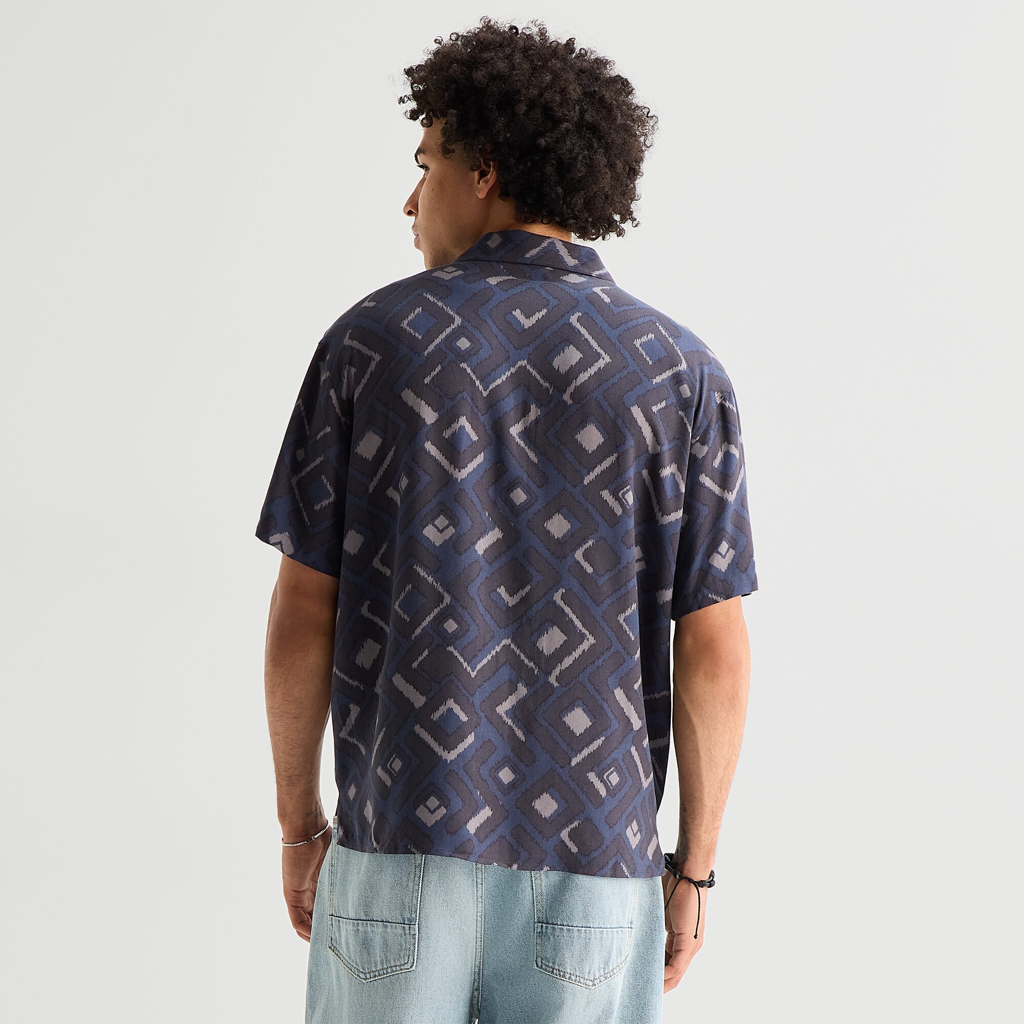 Arizona Mens Short Sleeve Boxy Fit Button-Down Shirt