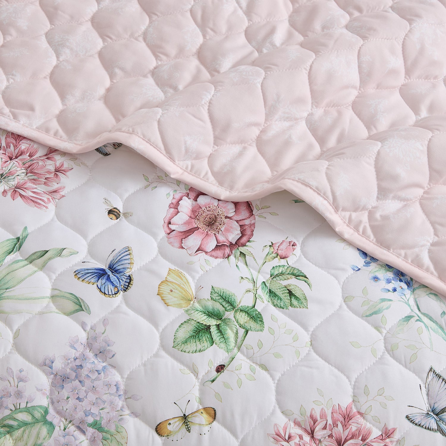 Lenox Printed Reversible Easy Care Wrinkle Resistant Quilt Set