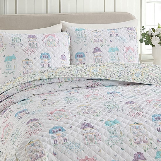 Lenox Spice Village Printed Reversible Easy Care Wrinkle Resistant Quilt Set