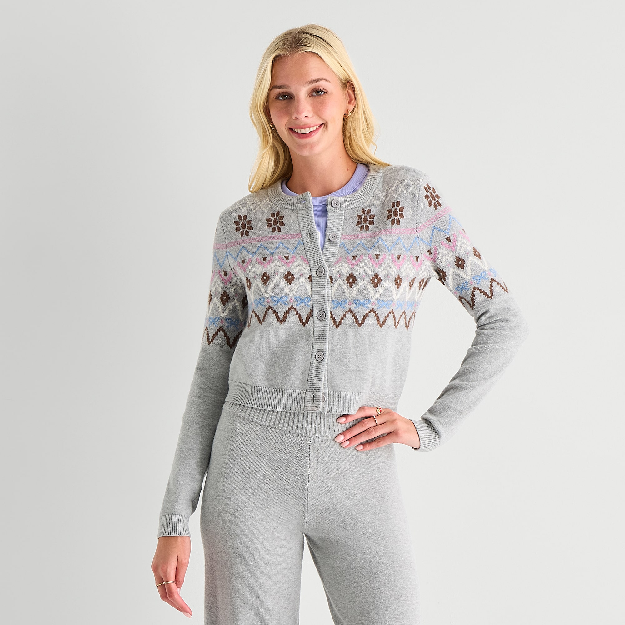 Arizona Juniors Womens Crew Neck Long Sleeve Pullover Sweater