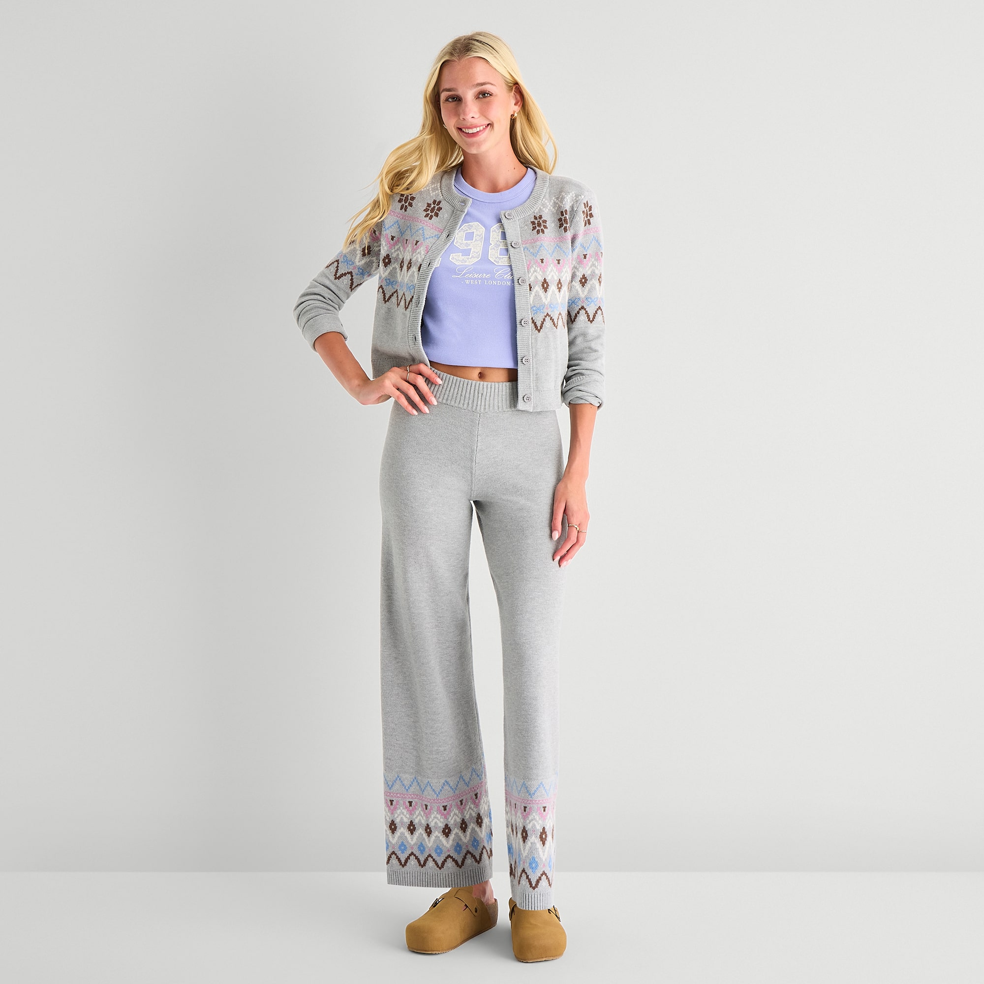 Arizona Juniors Womens Crew Neck Long Sleeve Pullover Sweater