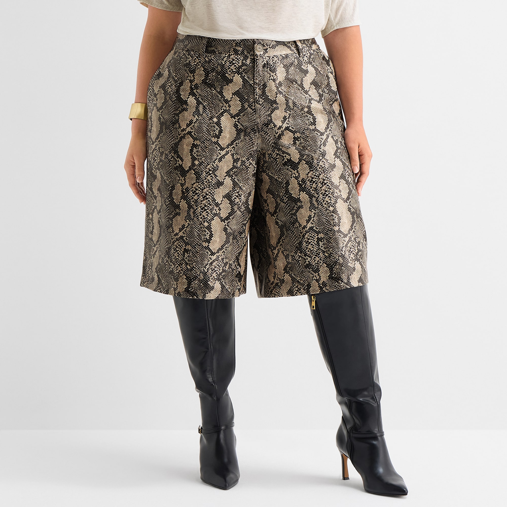 Ashley Graham Women's Plus Faux Leather Python Bermuda