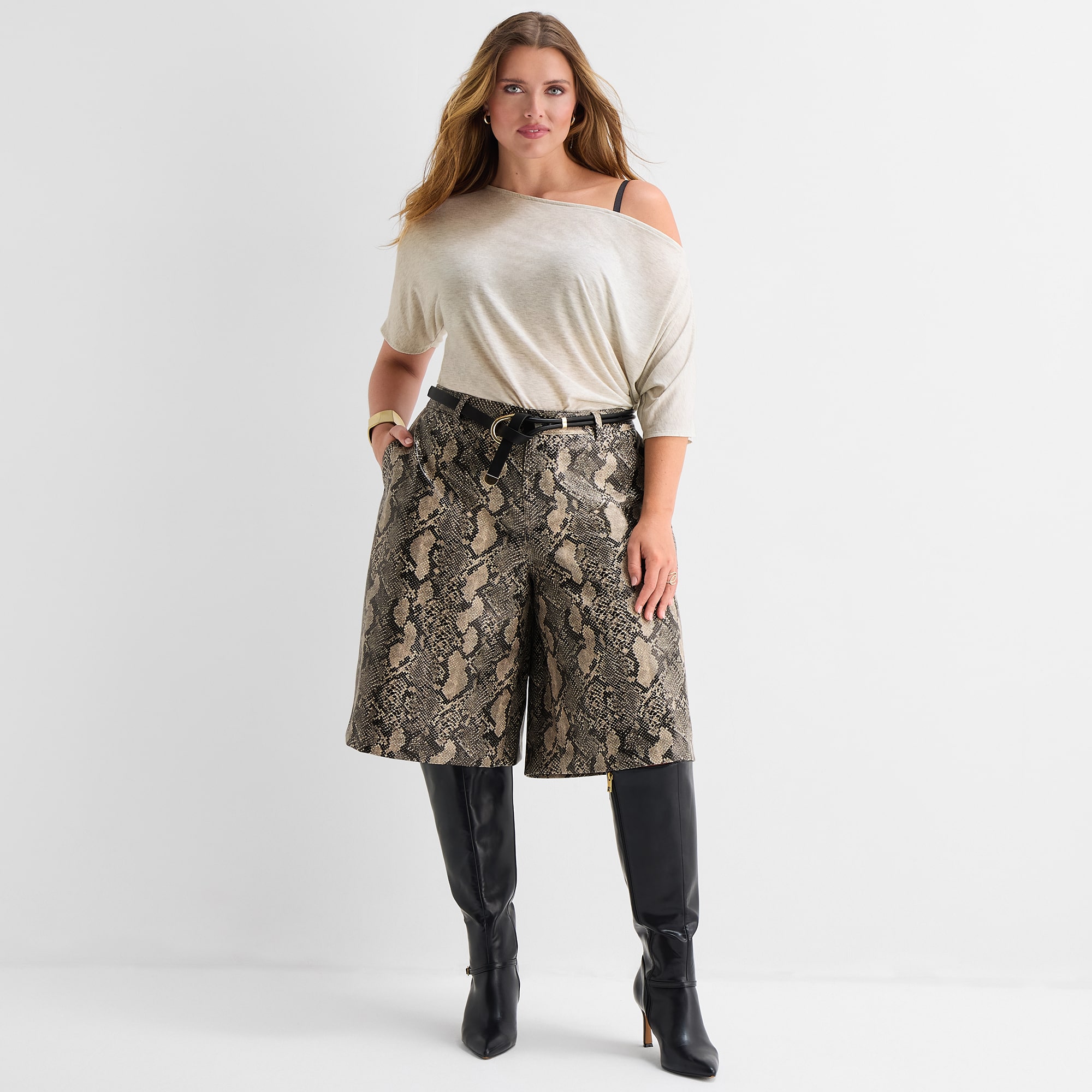 Ashley Graham Women's Plus Faux Leather Python Bermuda