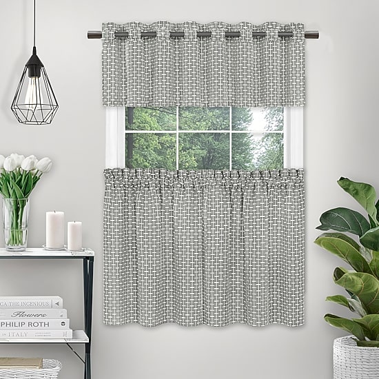 Achim Futura Adjustable 3/4 IN Curtain Rod
