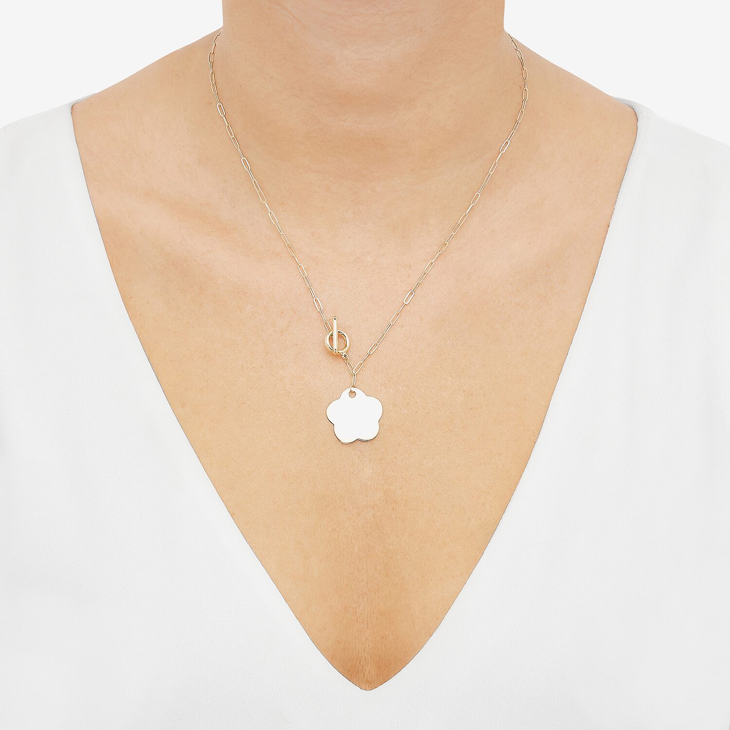 Limited Quantities! Womens 10K Gold Flower 18 Inch Pendant Necklace