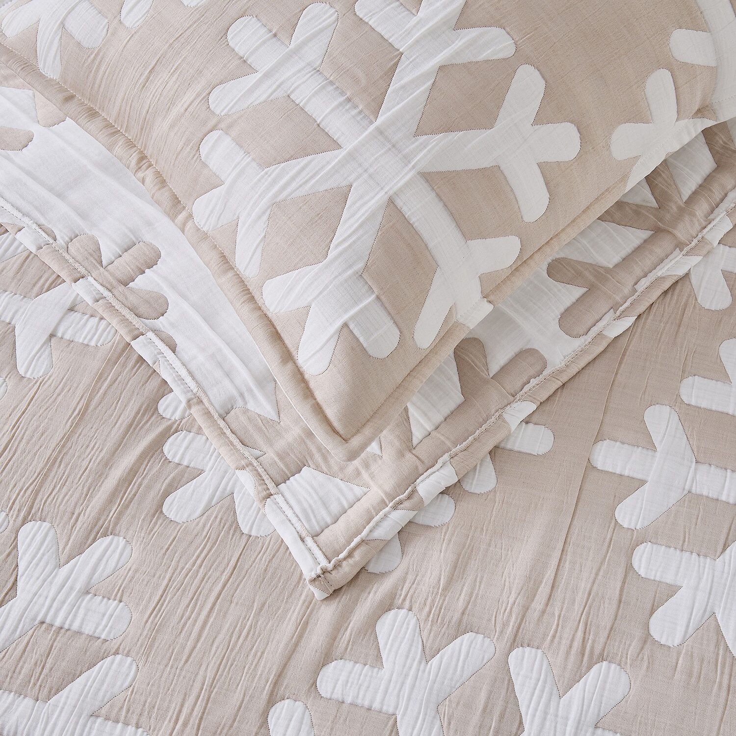 Linery Reversible Stitched Snowflake Easy Care Quilt Set