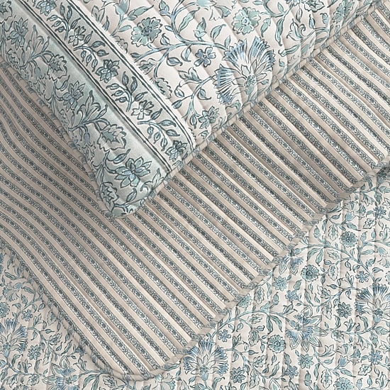 Linery Blue Border Floral Reversible Quilt Set