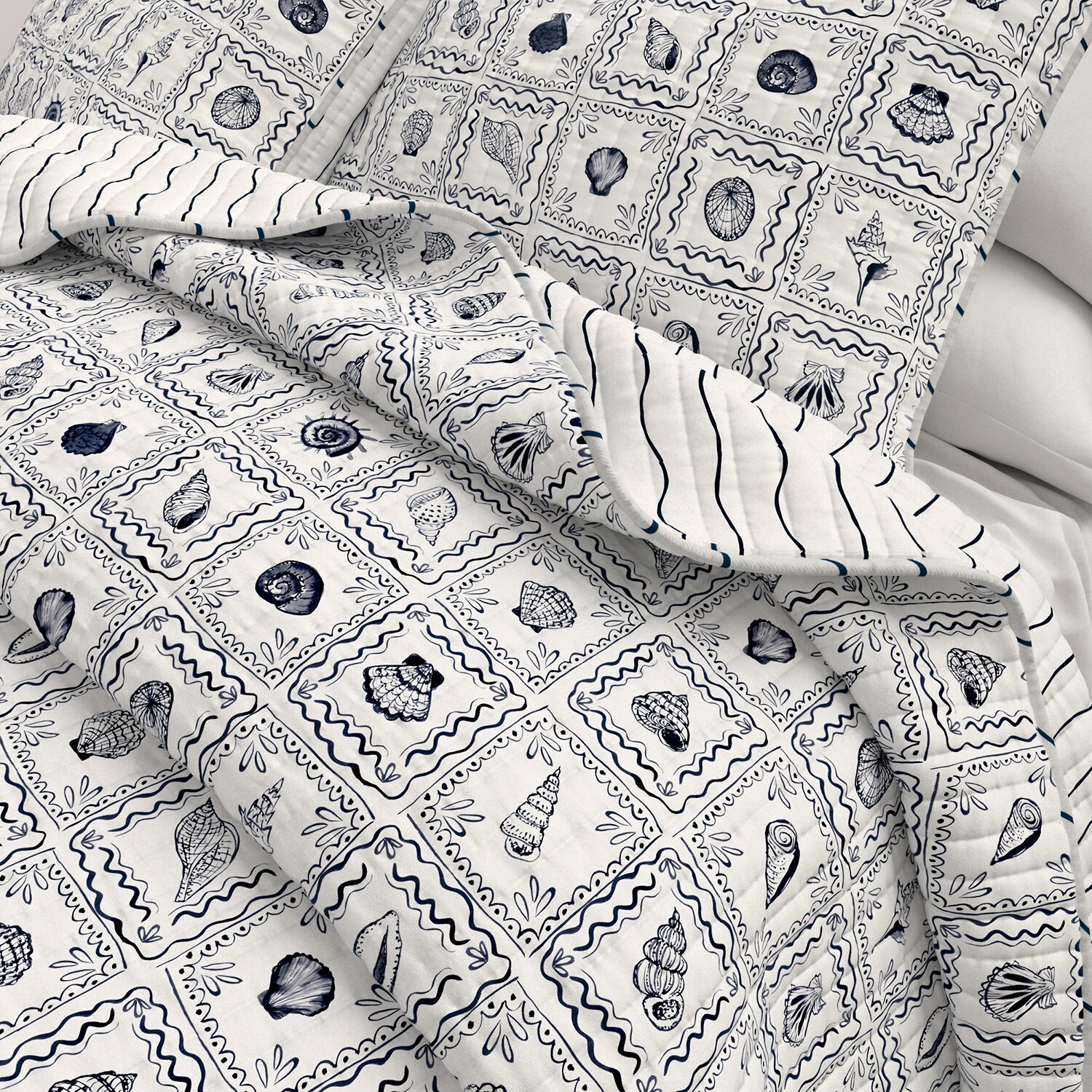 Linery Seashell Tile Reversible Quilt Set