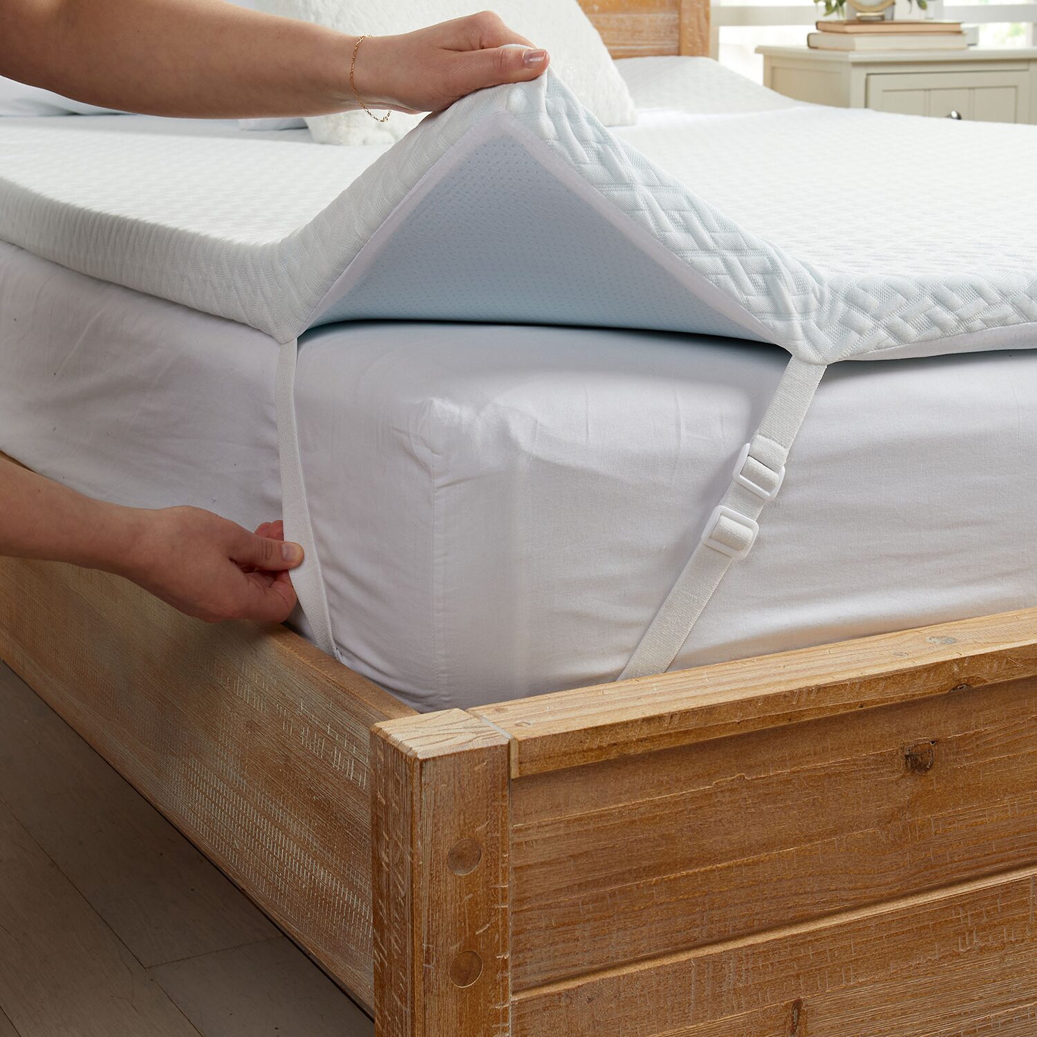 Linery 2-Inch Gel Memory Foam Mattress Topper With Removable Washable Cover