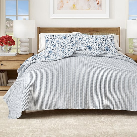Linery Lightweight Floral Reversible Quilt Set