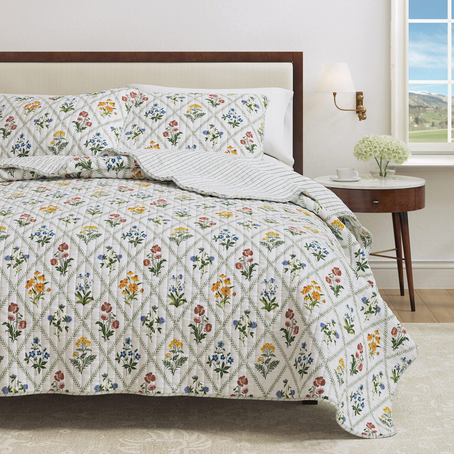 Linery Floral Lattice Reversible Quilt Set