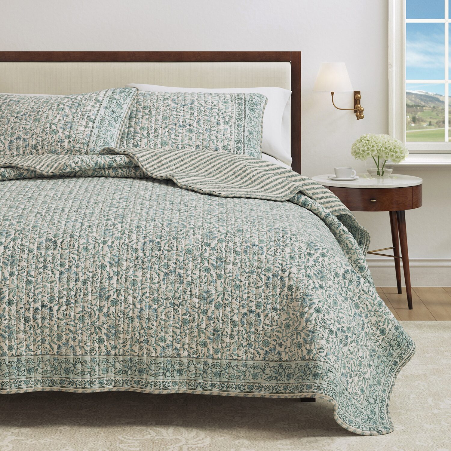 Linery Blue Border Floral Reversible Quilt Set