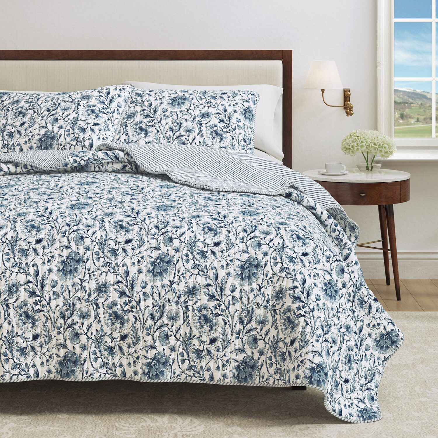Linery Lightweight Floral Reversible Quilt Set