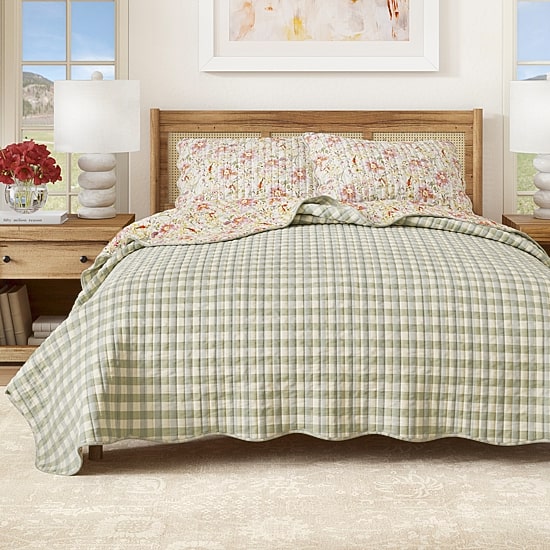 Linery Floral Bloom Scalloped Reversible Quilt Set