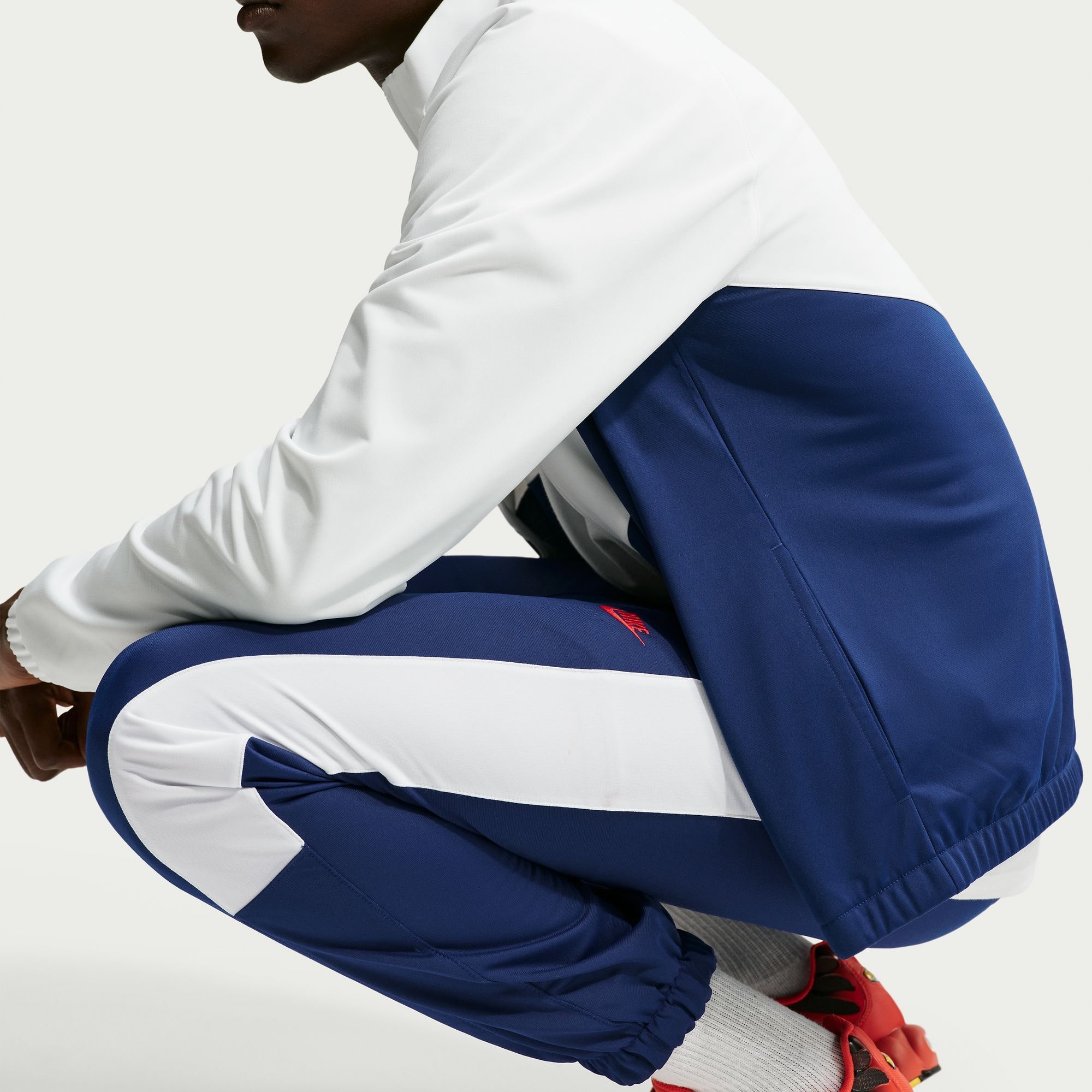 Nike Mens Cuffed Mid Rise Regular Fit Track Pant