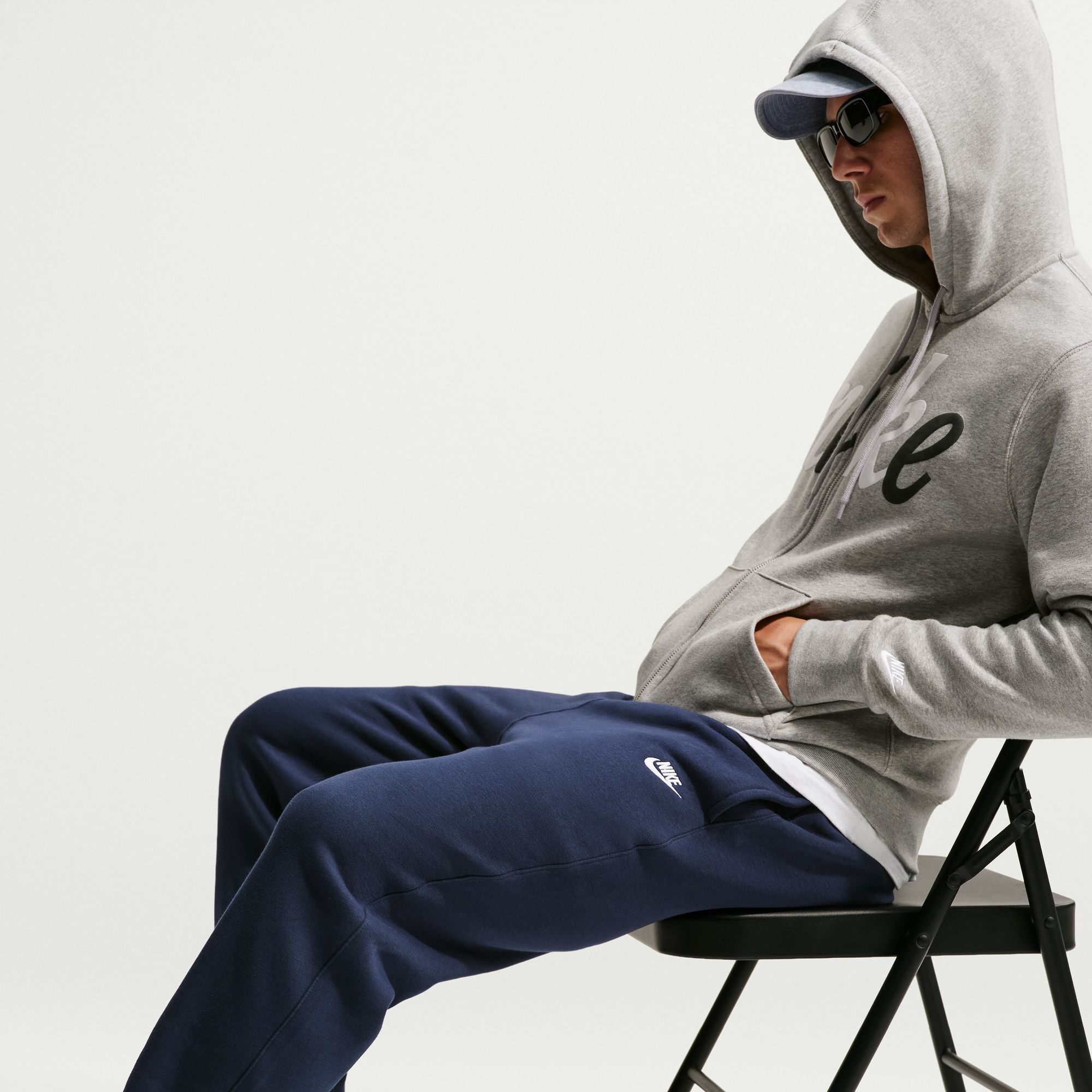 Nike Sweatpants Mens Cuffed Mid Rise Classic Fit Fleece Sweatpant