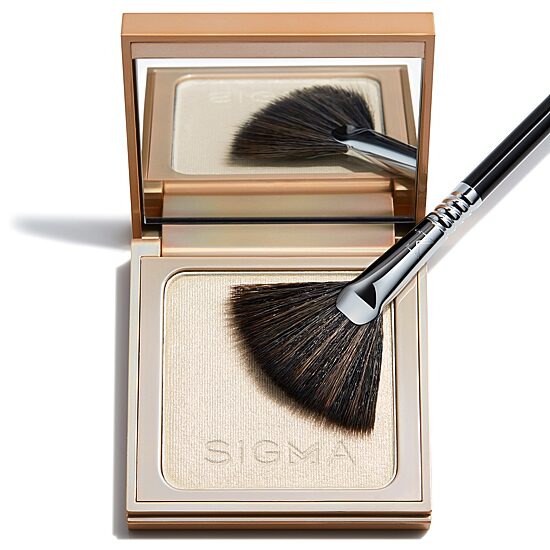 Sigma Beauty F42 Strobing Fan Brush