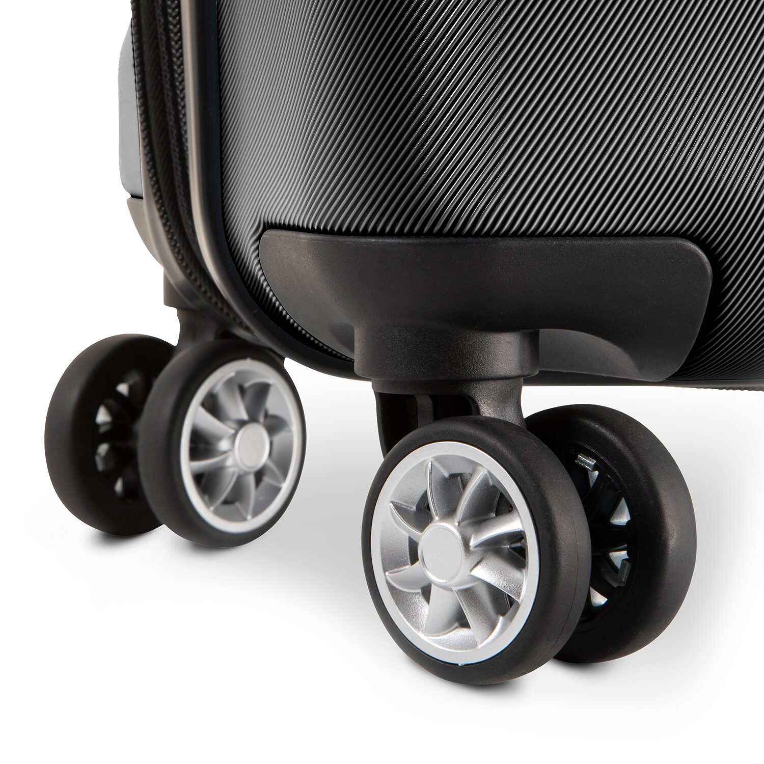 Skyway Everett 2.0 24 Inch Hardside Checked Spinner Luggage