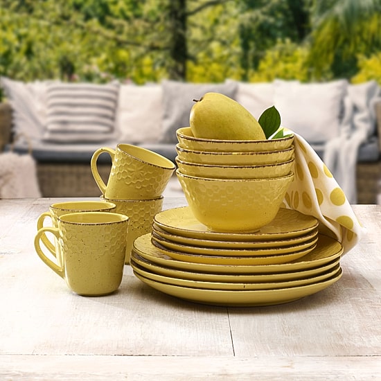 Pfaltzgraff Bumblebee, Yellow 16-pc. Stoneware Dinnerware Set