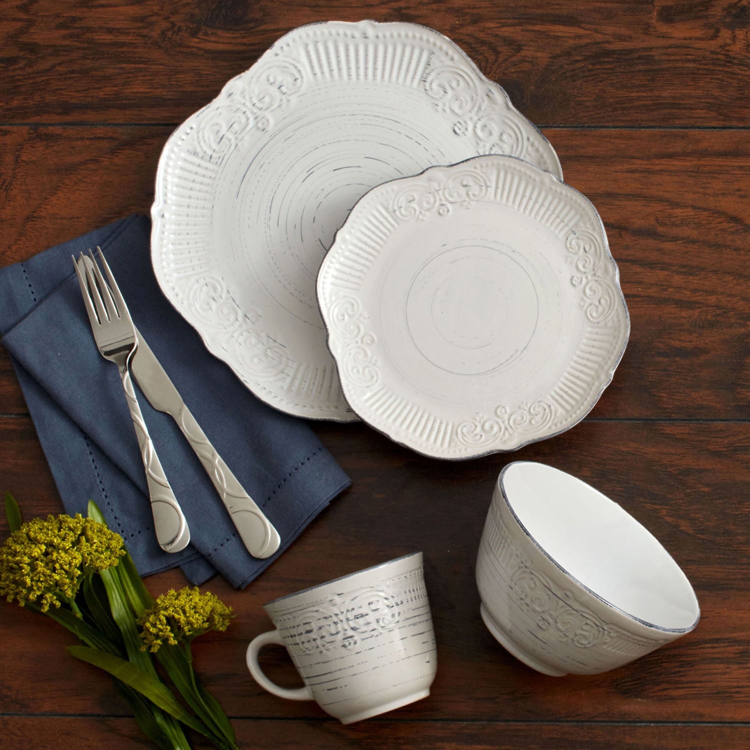 Pfaltzgraff Isabella, White 16-pc. Stoneware Dinnerware Set