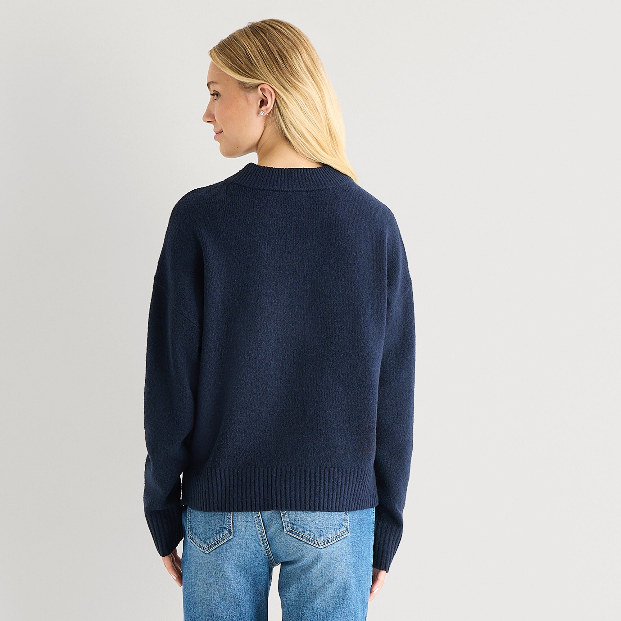 Arizona Juniors Womens Crew Neck Long Sleeve Pullover Sweater