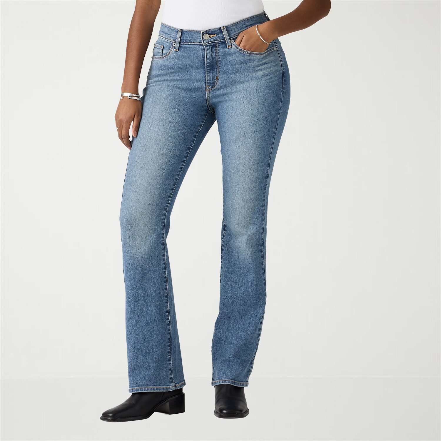Levi's® Womens Mid Rise Classic Bootcut Jean