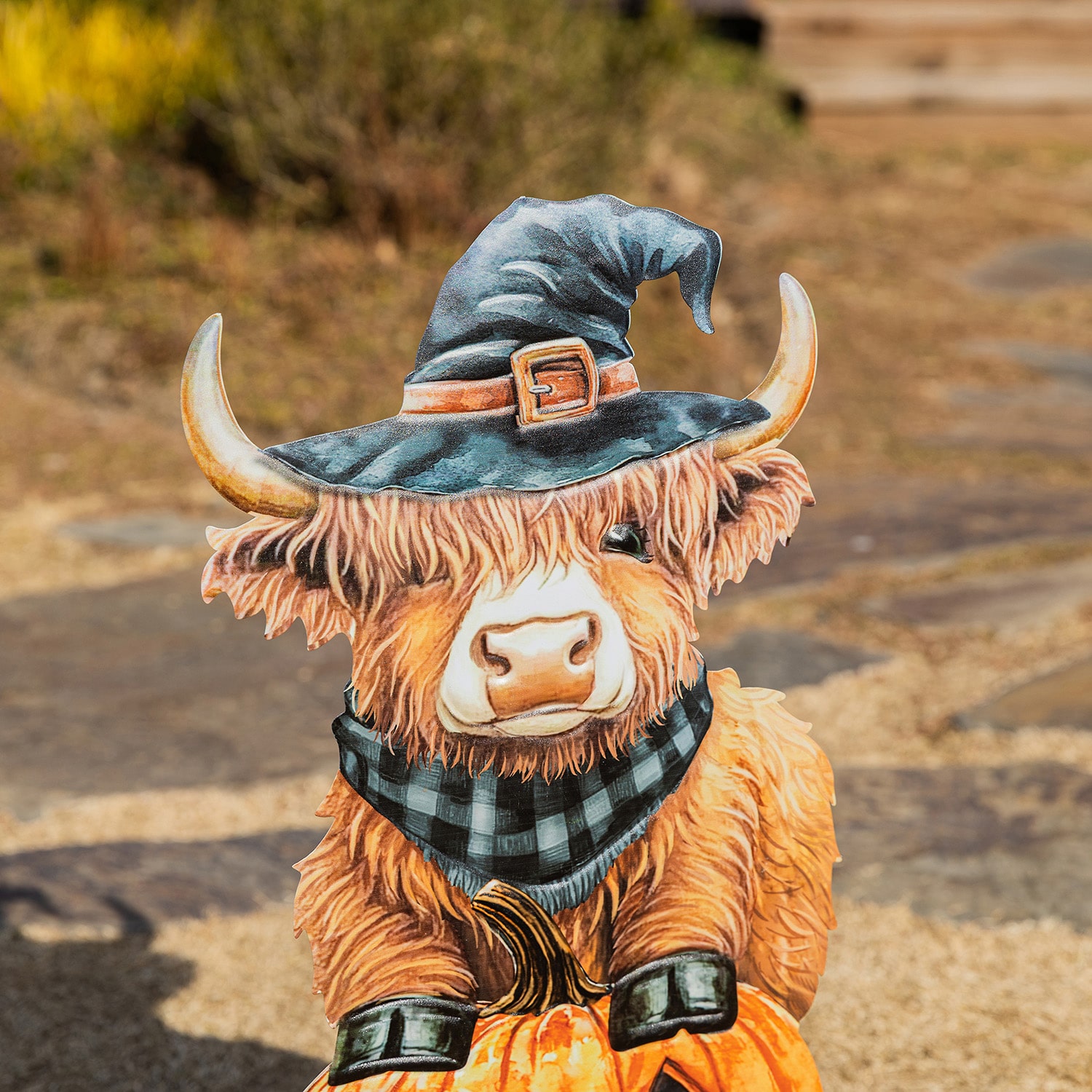 Glitzhome 30"Metal Painted Highland Cow Halloween Yard Art