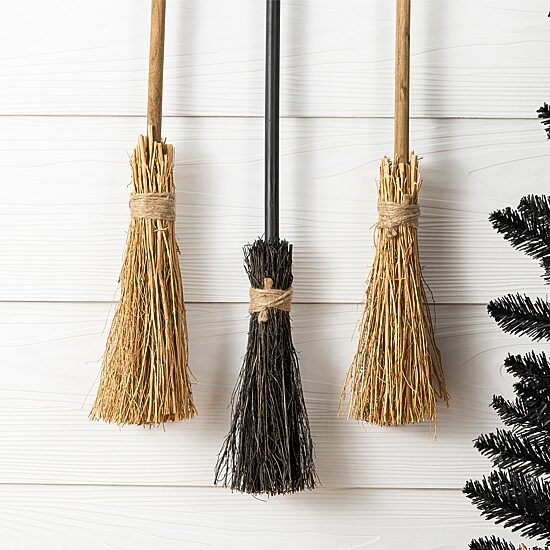 Glitzhome 37" Wooden Cauldron And Broom Porch Sign