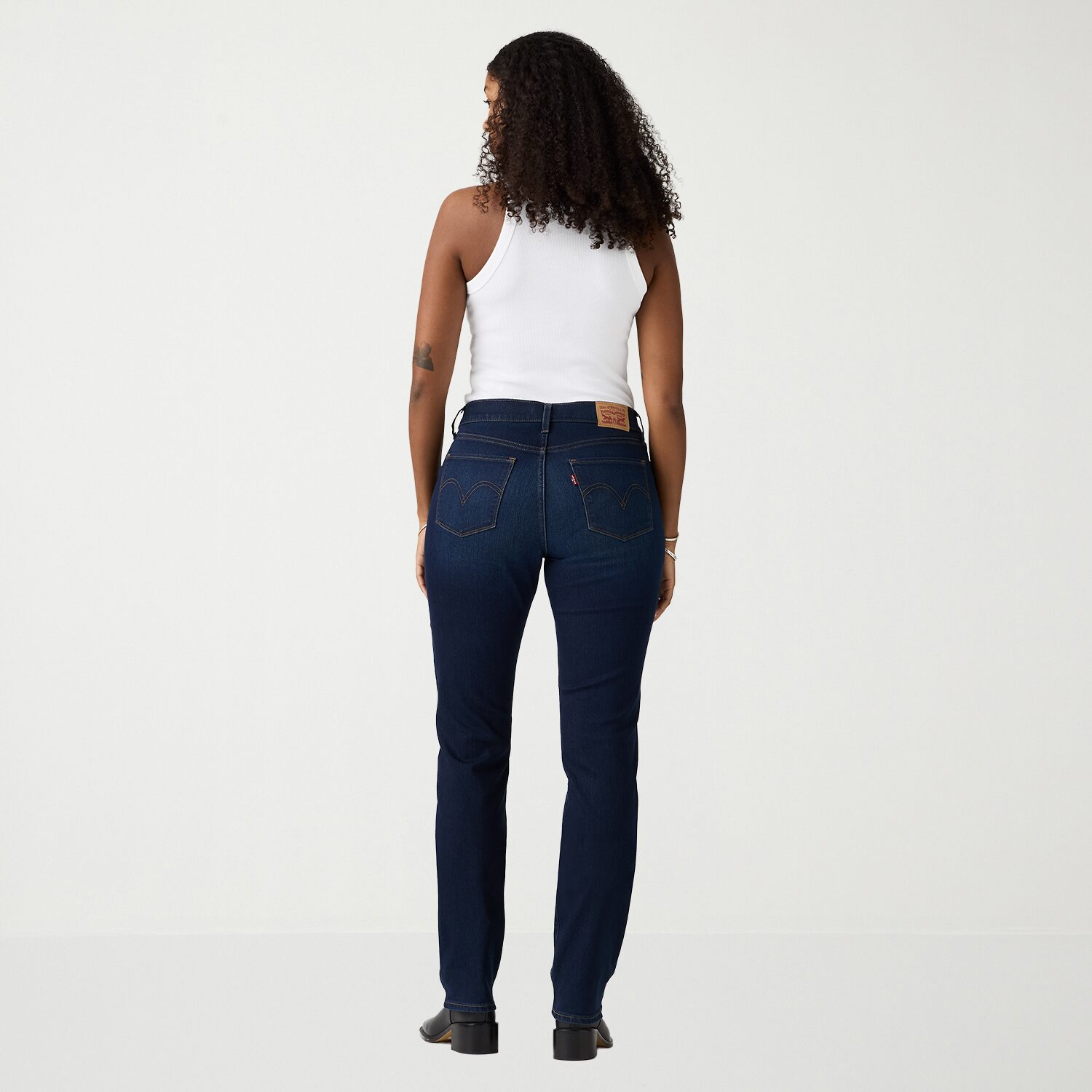 Levi's® Womens Mid Rise Classic Straight Jean
