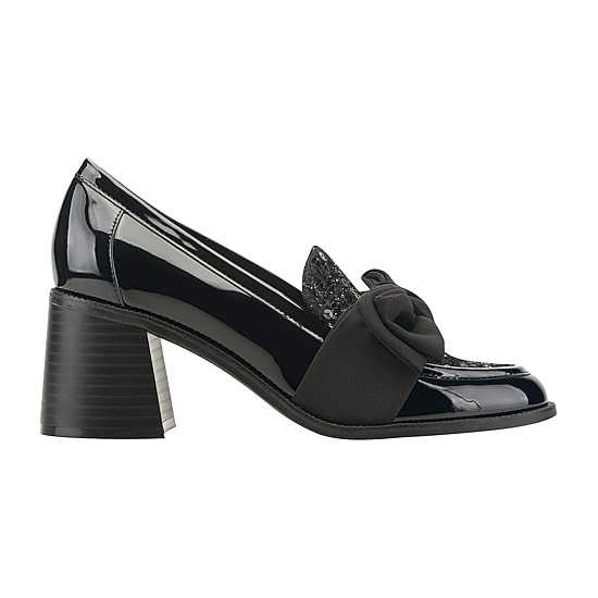 BANDOLINO Korrar Womens Almond Closed Toe Loafers