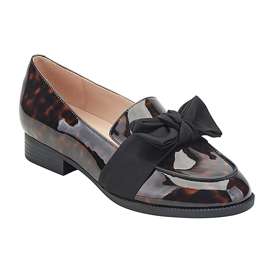BANDOLINO Oidnl Womens Almond Closed Toe Loafers