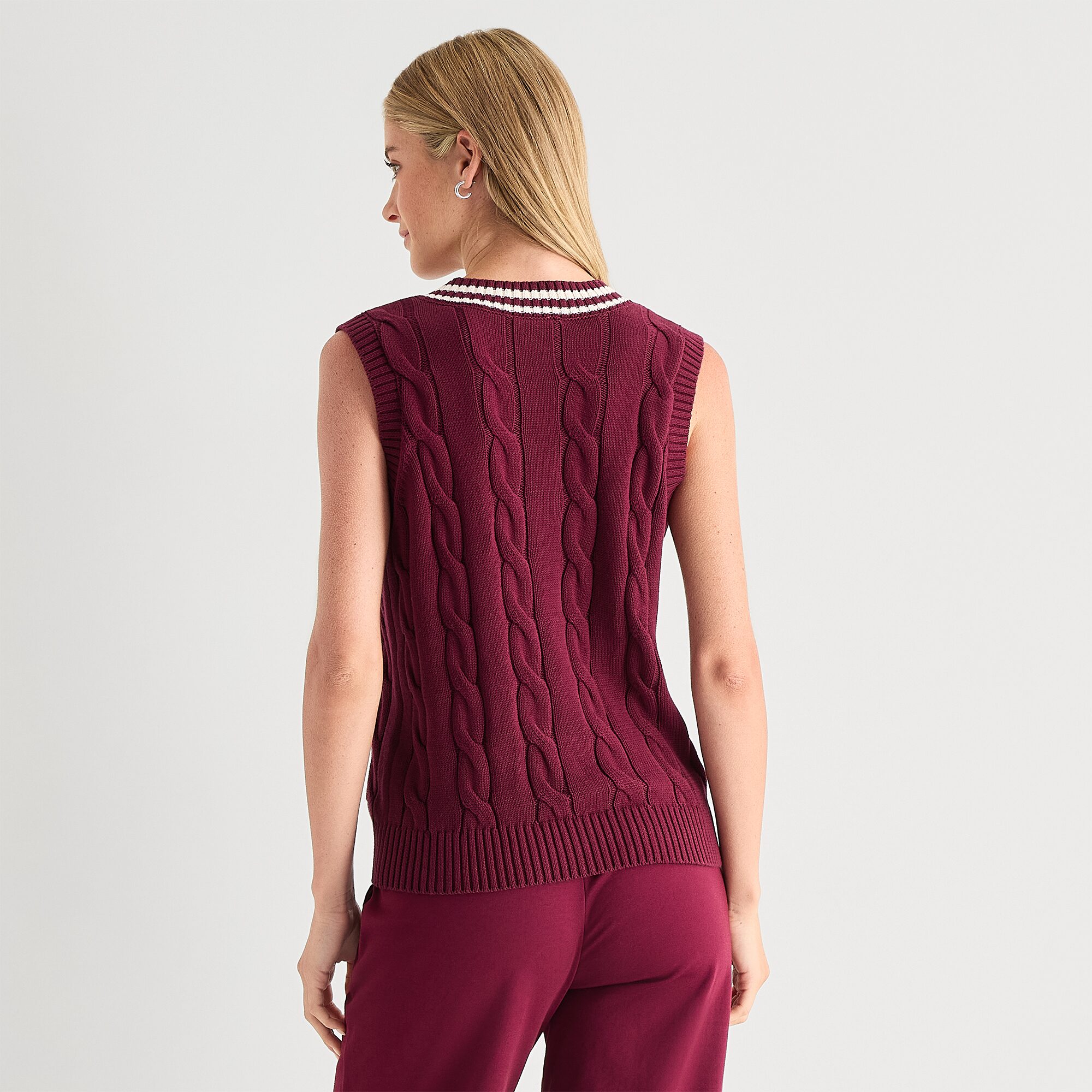 St. John's Bay Womens V Neck Sleeveless Pullover Sweater