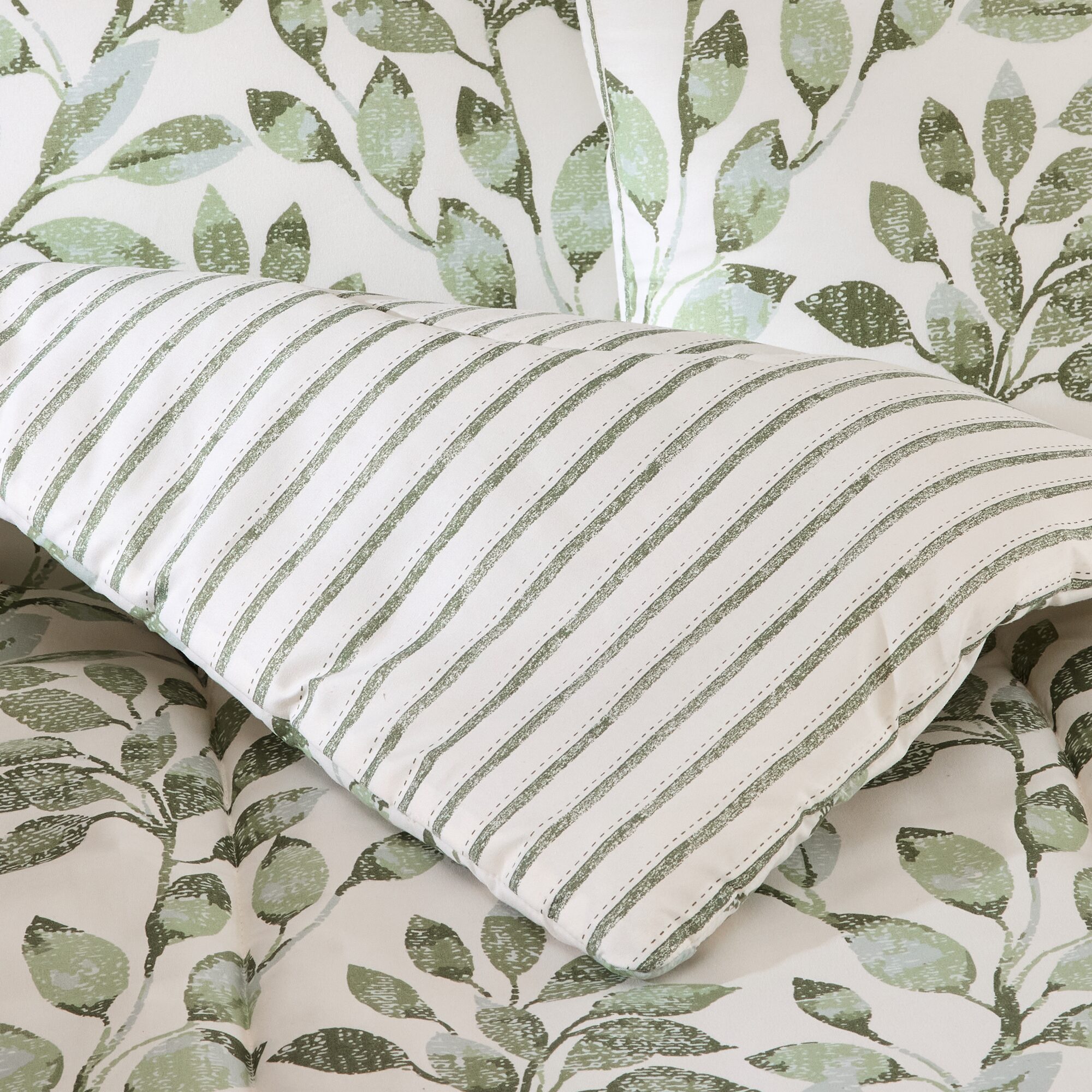 Hudson & Main Kipling Vine 3-pc. Easy Care Comforter Set