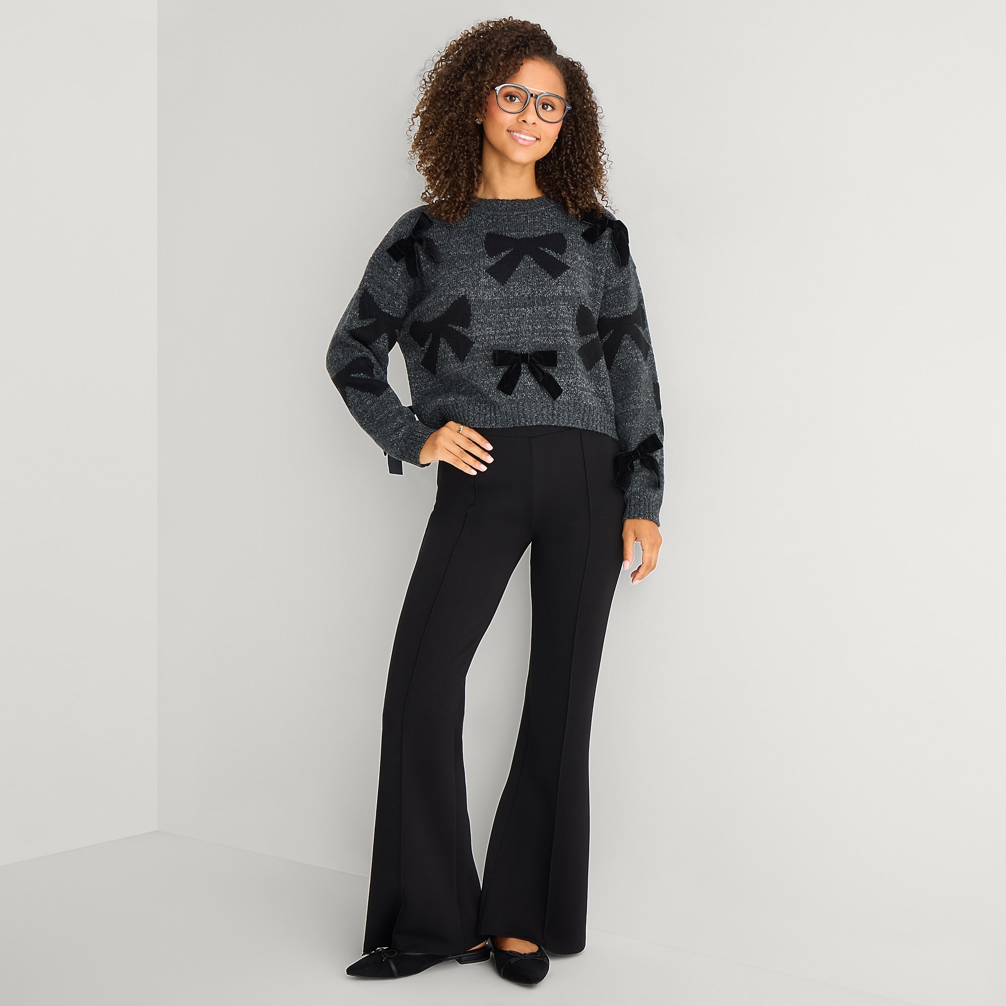 by&by Juniors Womens Crew Neck Long Sleeve Bows Pullover Sweater