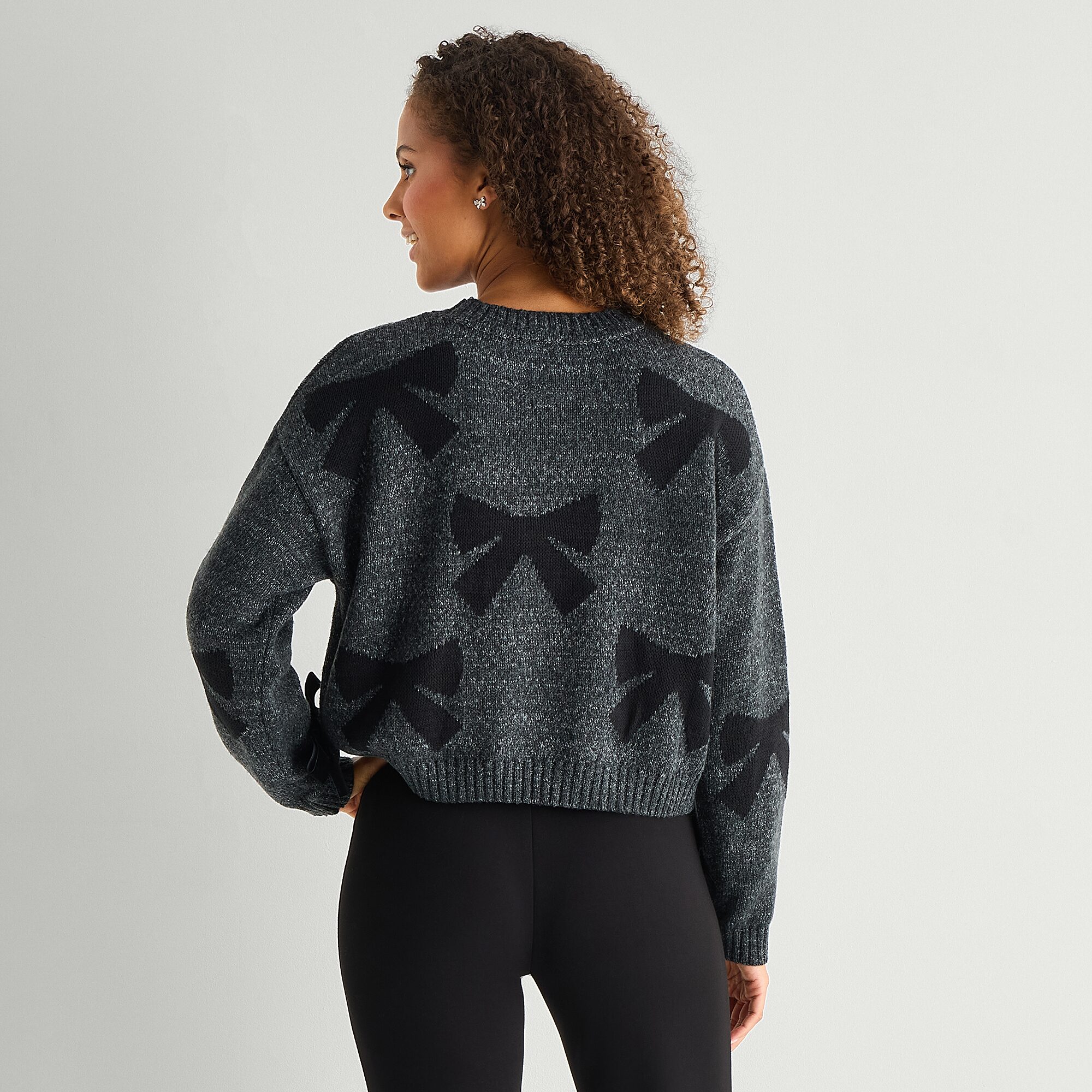 by&by Juniors Womens Crew Neck Long Sleeve Bows Pullover Sweater