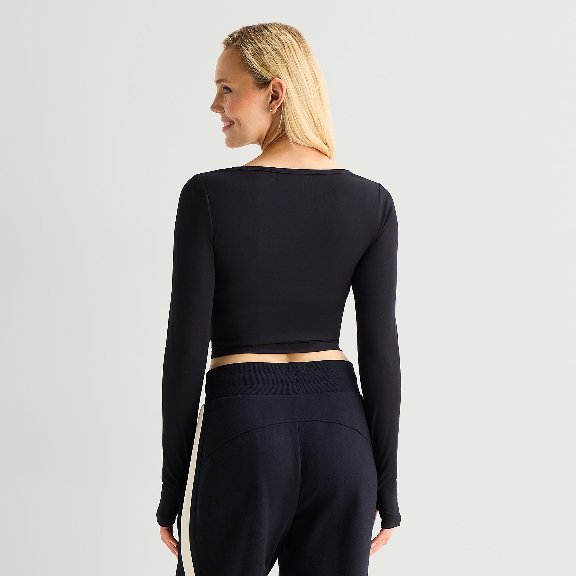Xersion Womens Scoop Neck Long Sleeve Active Crop Top