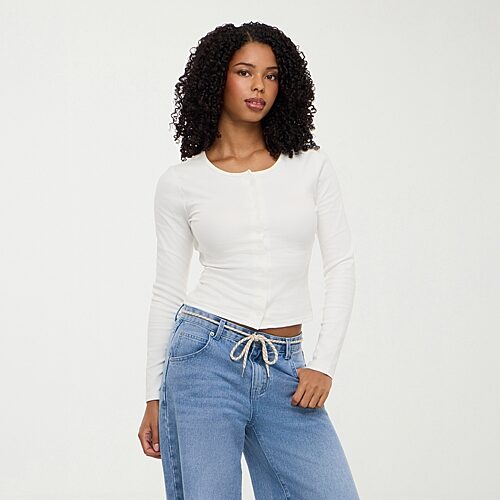 Forever 21 Womens Juniors Crew Neck Fitted Long Sleeve Fitted Button-down Shirt In White