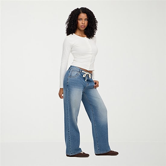 Forever 21 Womens Juniors Mid Rise Straight Leg Jean