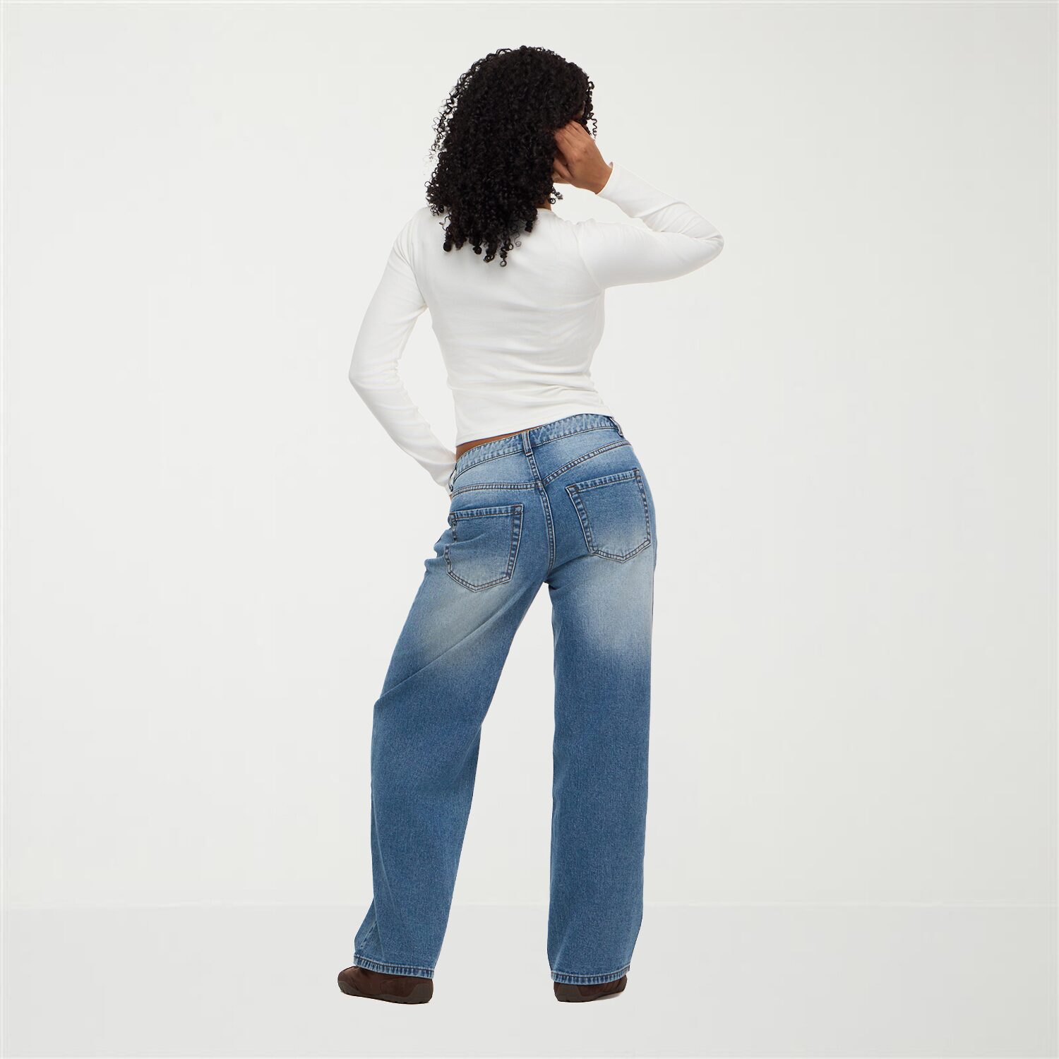Forever 21 Womens Juniors Mid Rise Straight Leg Jean
