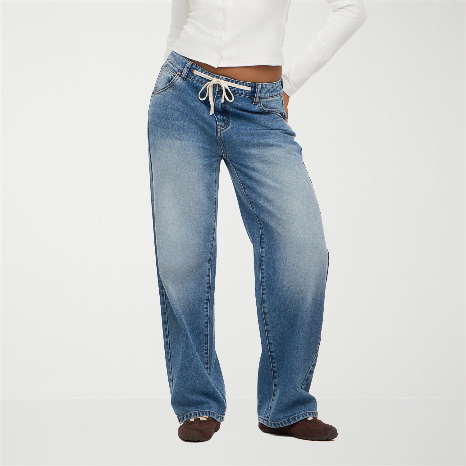 Forever 21 Womens Juniors Mid Rise Straight Leg Jean